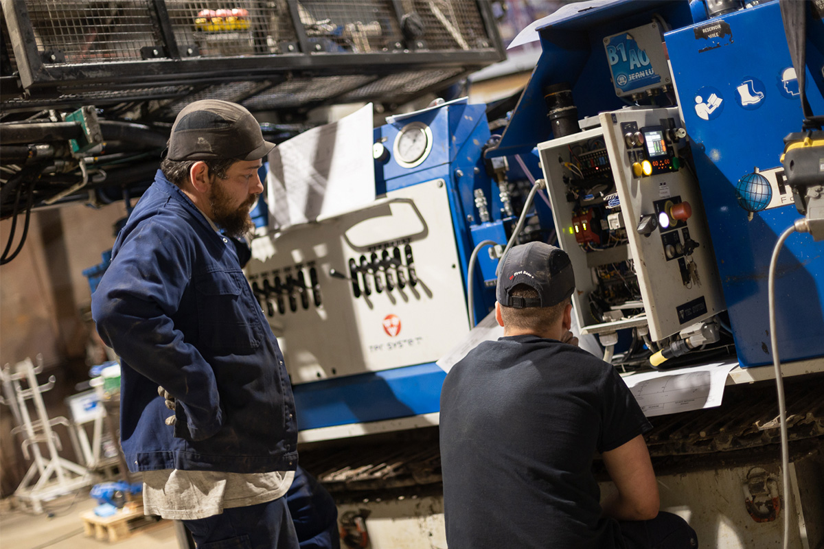 Très grands stocks de pièces détachées pour limiter au maximum l'immobilisation des machines